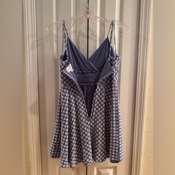 A-line Lace Dress in baby blue - Picture 4 of 6